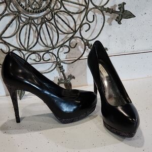 Simply Vera Vera Wang Black Patent Leather Heels Snakeskin Design